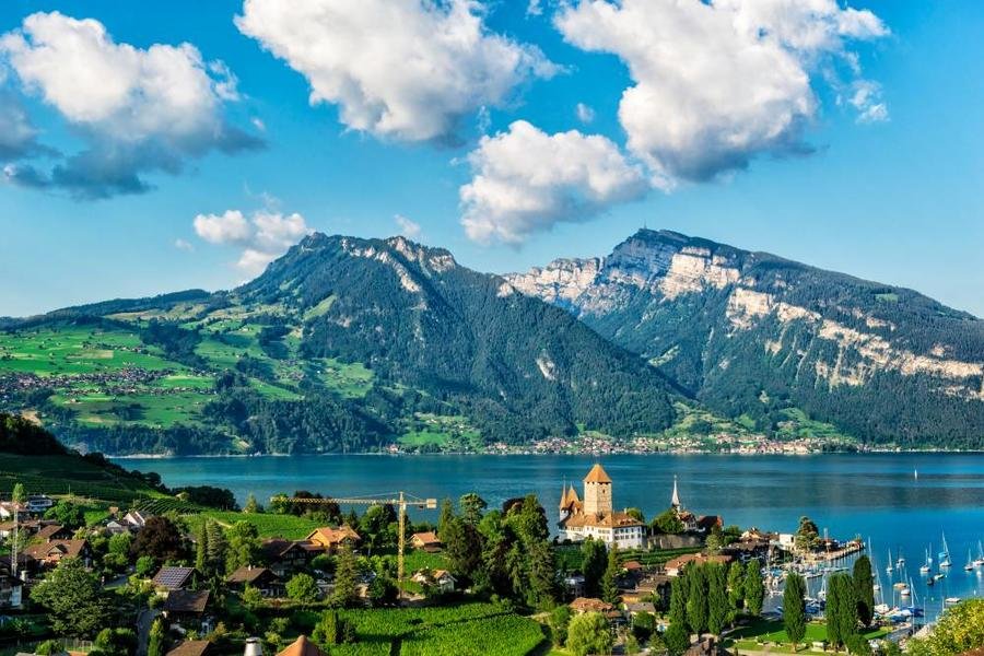 Montreux,City,,Switzerland,View,Of,The,Mountains,And,City